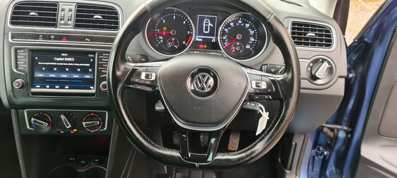 VOLKSWAGEN POLO