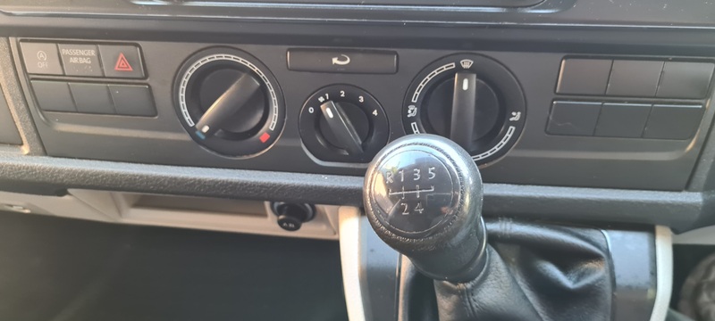 VOLKSWAGEN TRANSPORTER