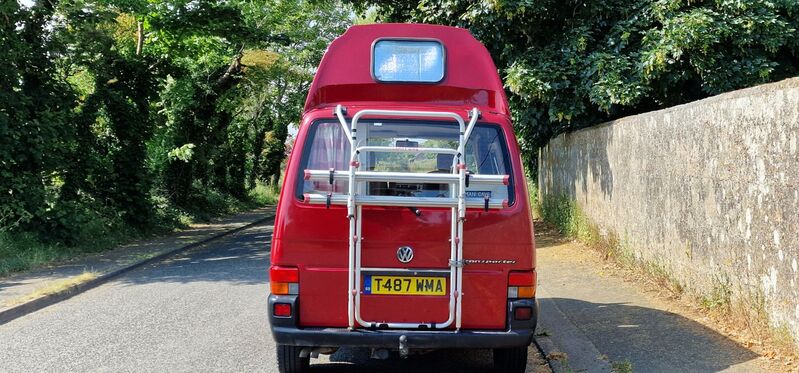 VOLKSWAGEN TRANSPORTER