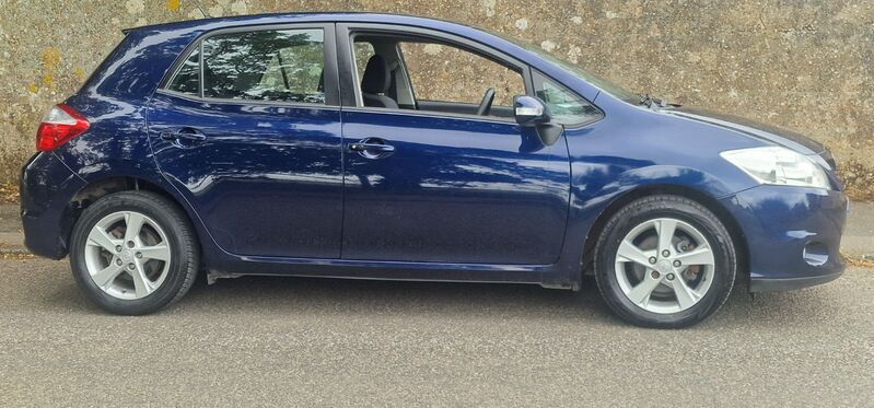 TOYOTA AURIS